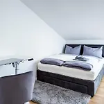 Nora Direkt Hauptbahnhof Daire *